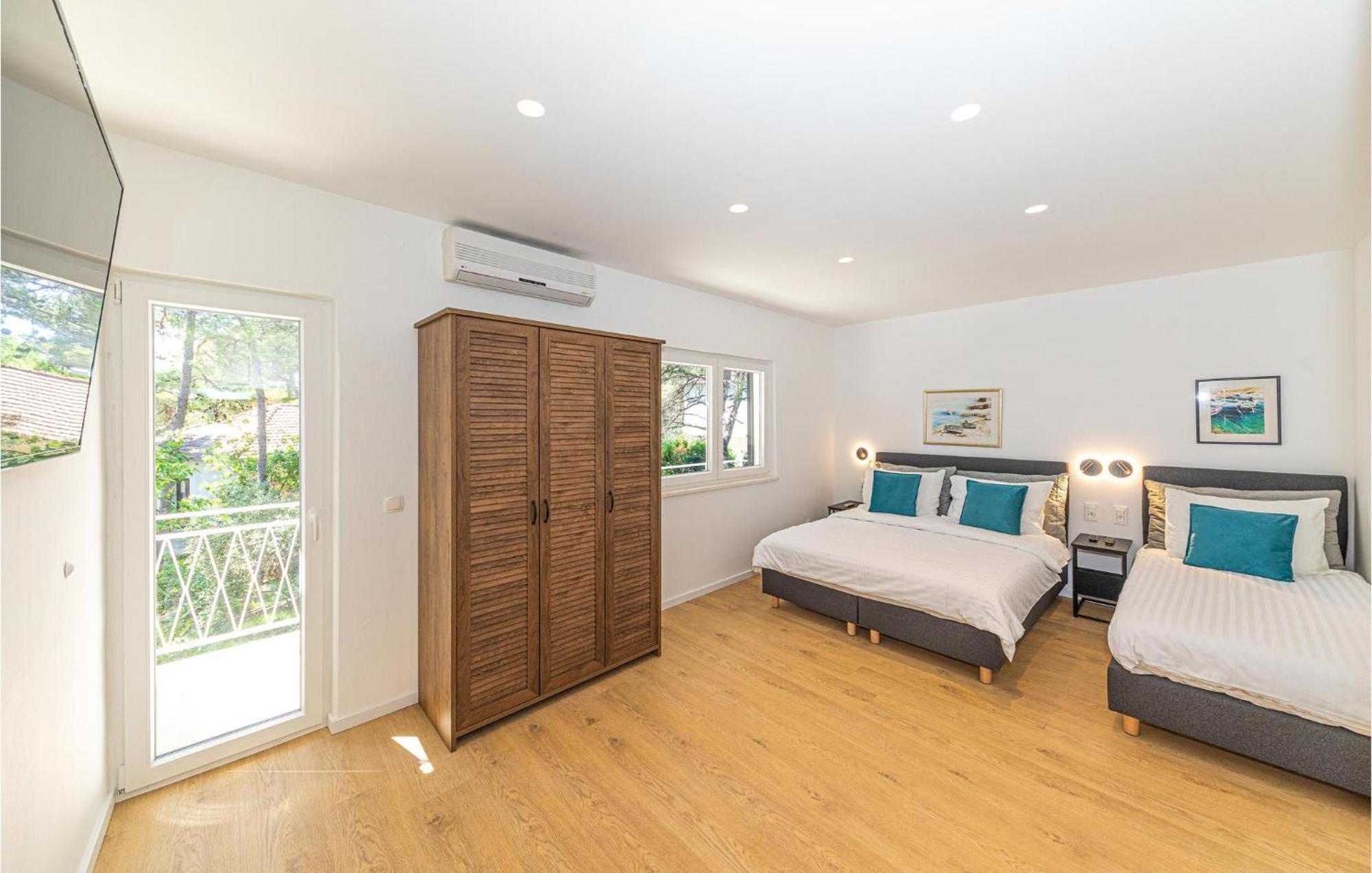 3 Bedroom Lovely Home In 亚德里亚 外观 照片