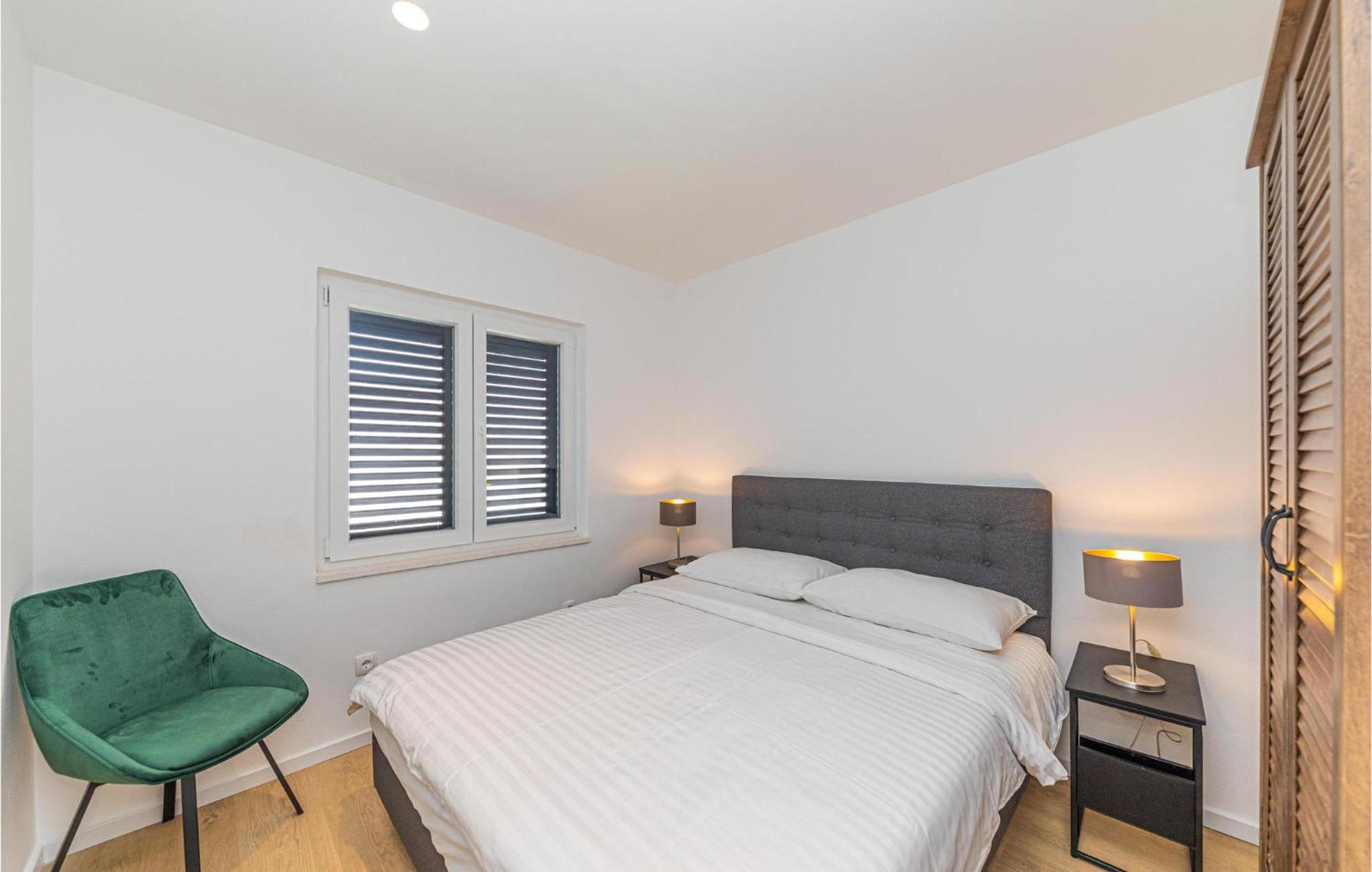3 Bedroom Lovely Home In 亚德里亚 外观 照片