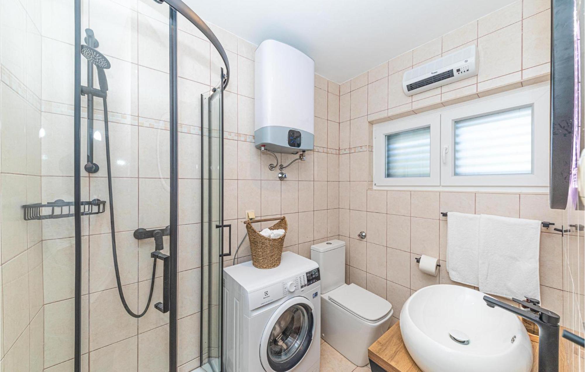 3 Bedroom Lovely Home In 亚德里亚 外观 照片